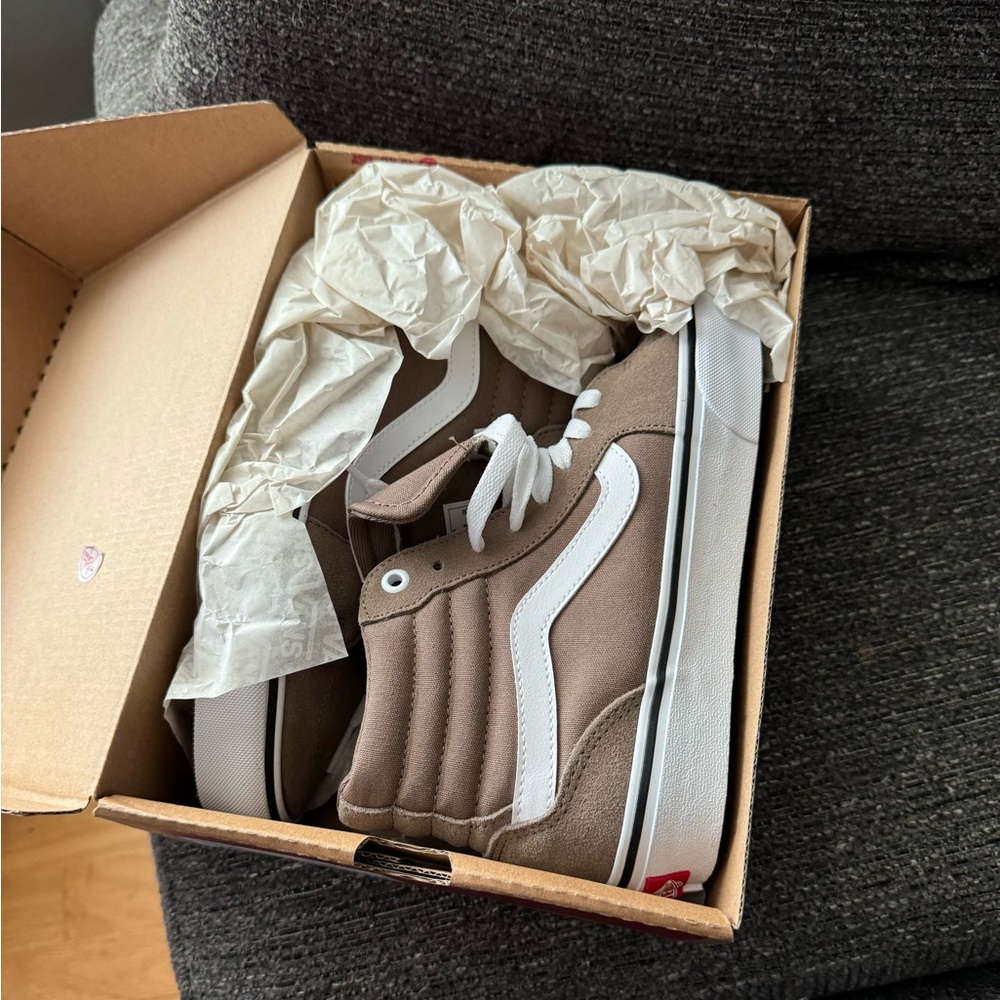 Women’s high top vans new in box